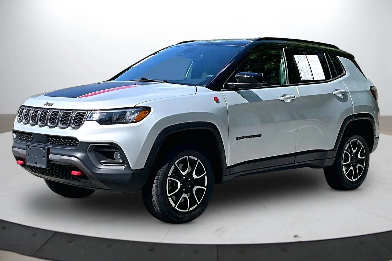 Used 2024 Silver Jeep Trailhawk image 4
