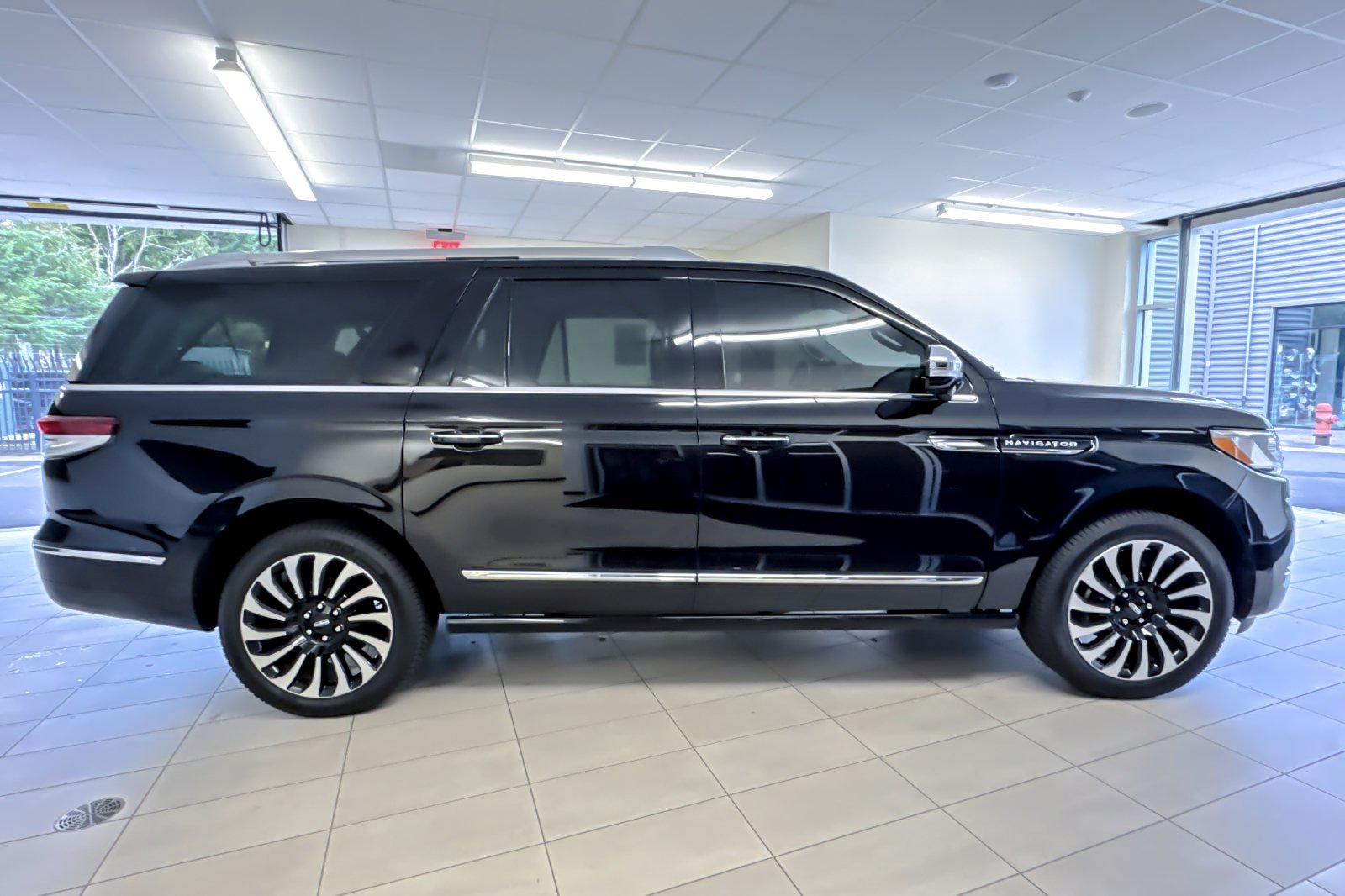 Certified Used 2024 Black Metallic Lincoln Black Label image 3