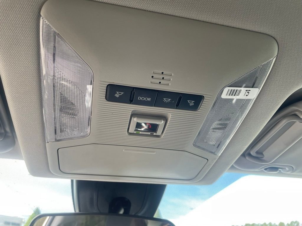 2024 Toyota RAV4 XLE - Photo 25