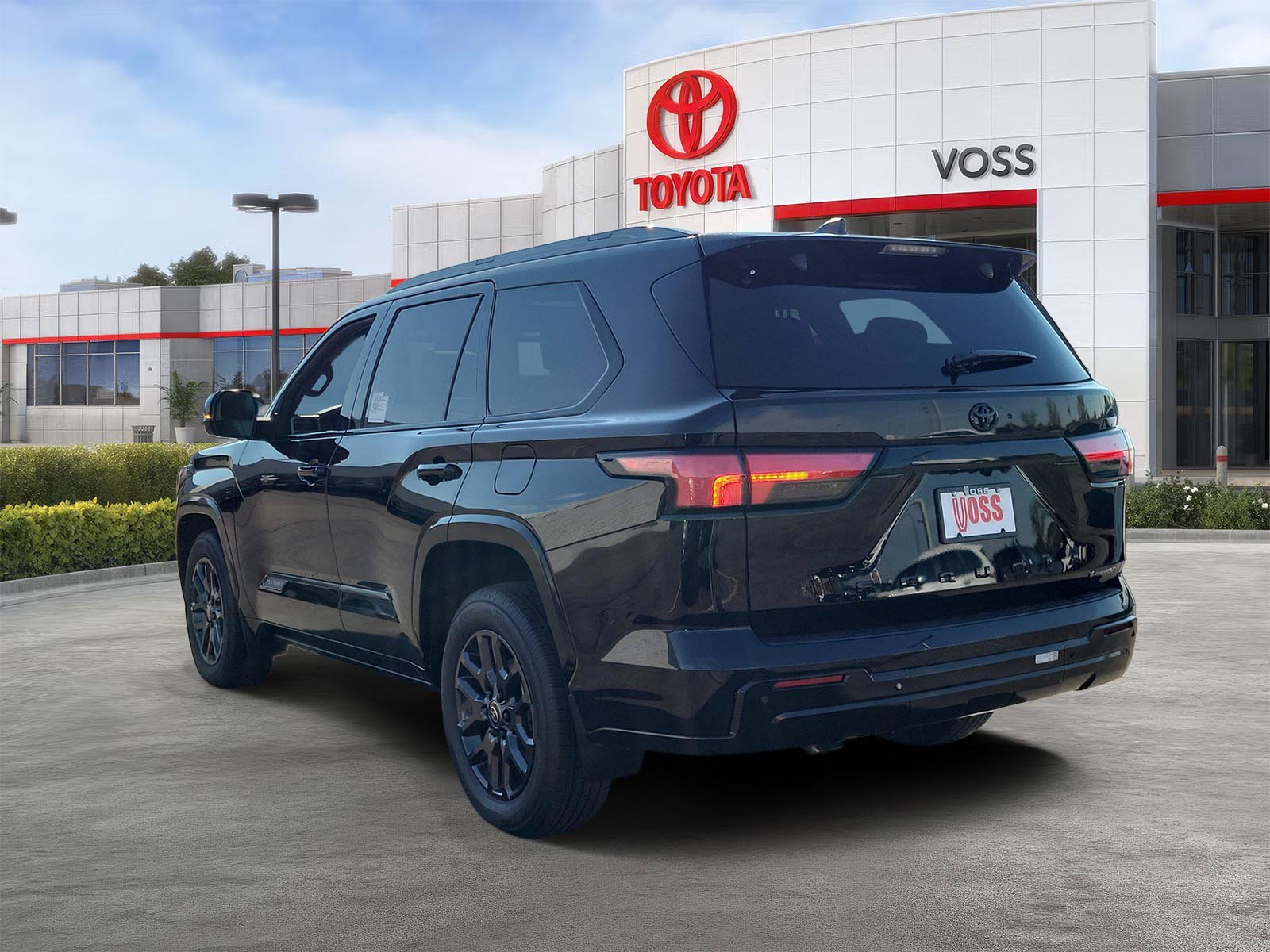 2026 Toyota Sequoia Platinum, photo 2 of 12