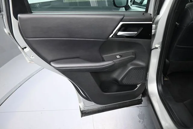 Used 2023  Mitsubishi  image 25