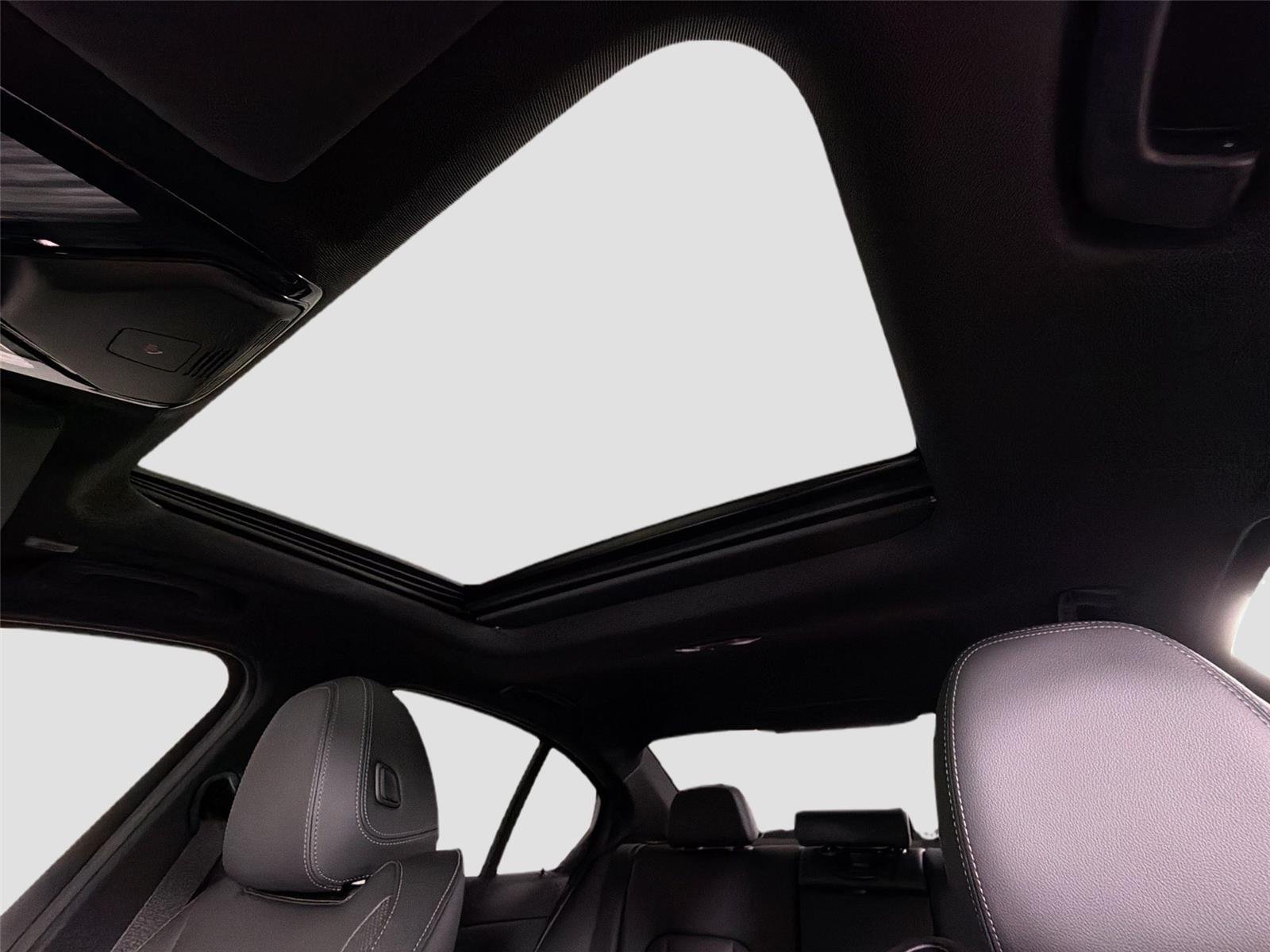 New 2026 Black Sapphire Metallic BMW 330i NA image 21