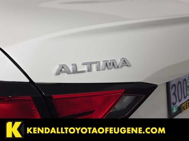 Used 2022 White Nissan 2.5 SV image 10