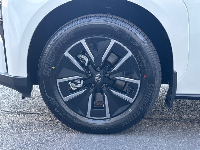 New 2027 Wind Chill Pearl <sup>1</sup> Toyota  XLE image 8