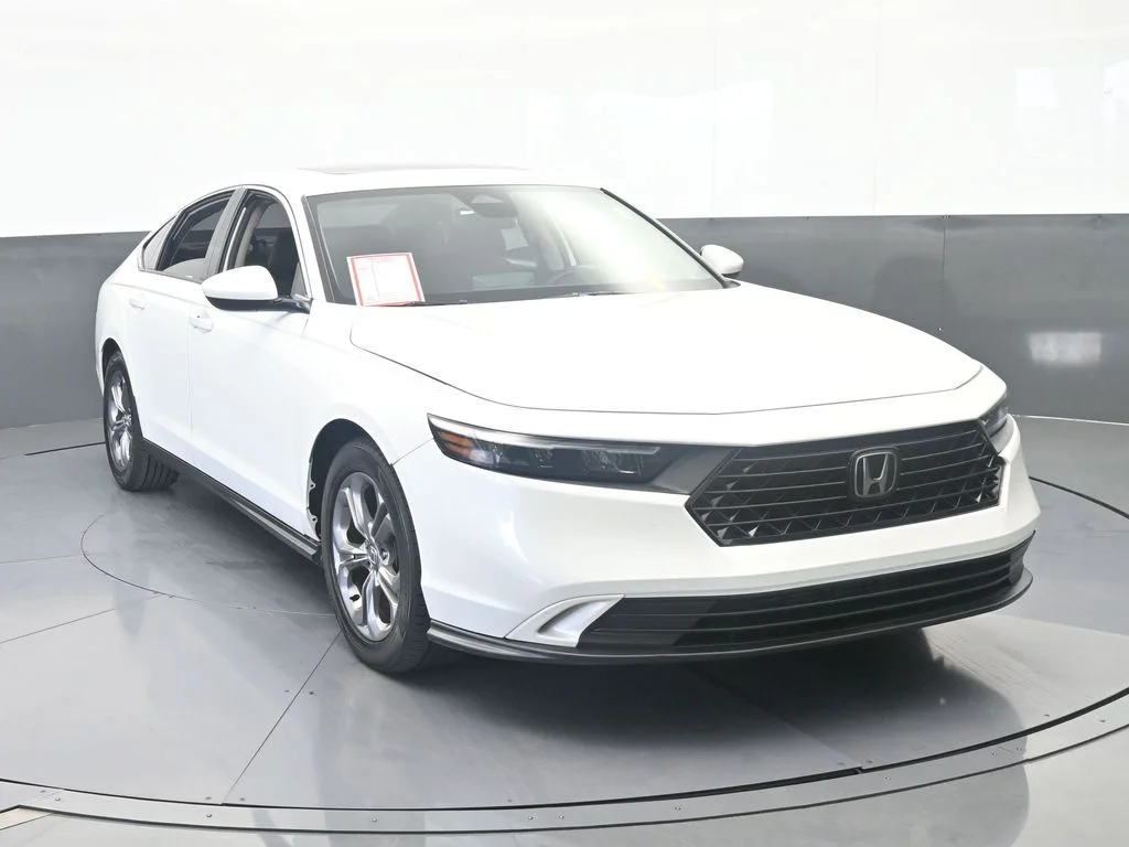Used 2024 White Honda EX image 8