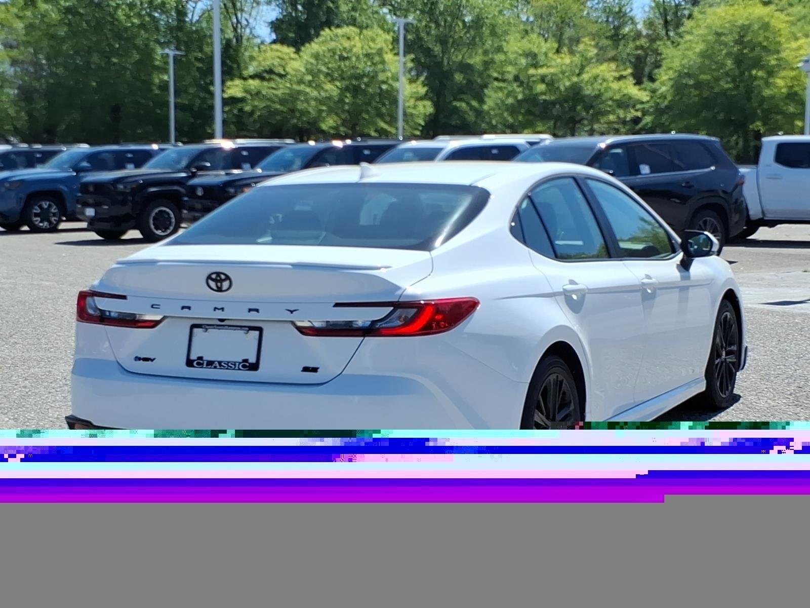 Used 2025 Ice Cap Toyota SE image 8