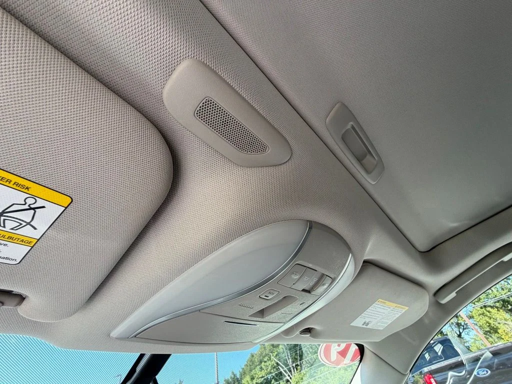 Used 2019 White INFINITI LUXE image 21