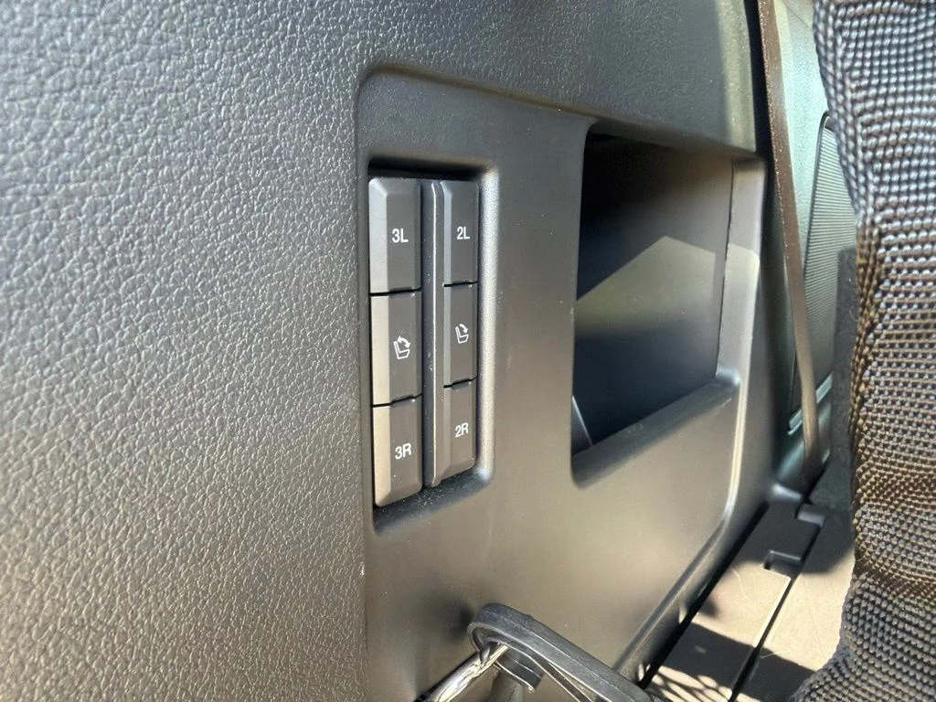 Used 2019 White Ford Platinum image 29