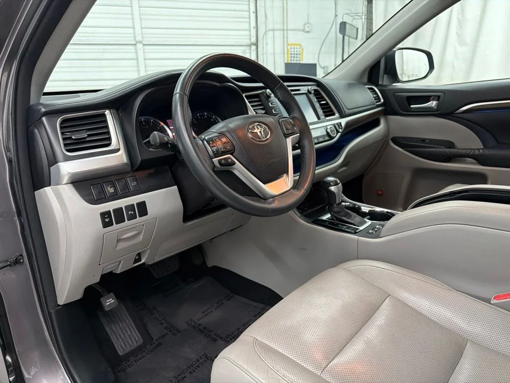 Used 2015 Gray Toyota Limited image 14