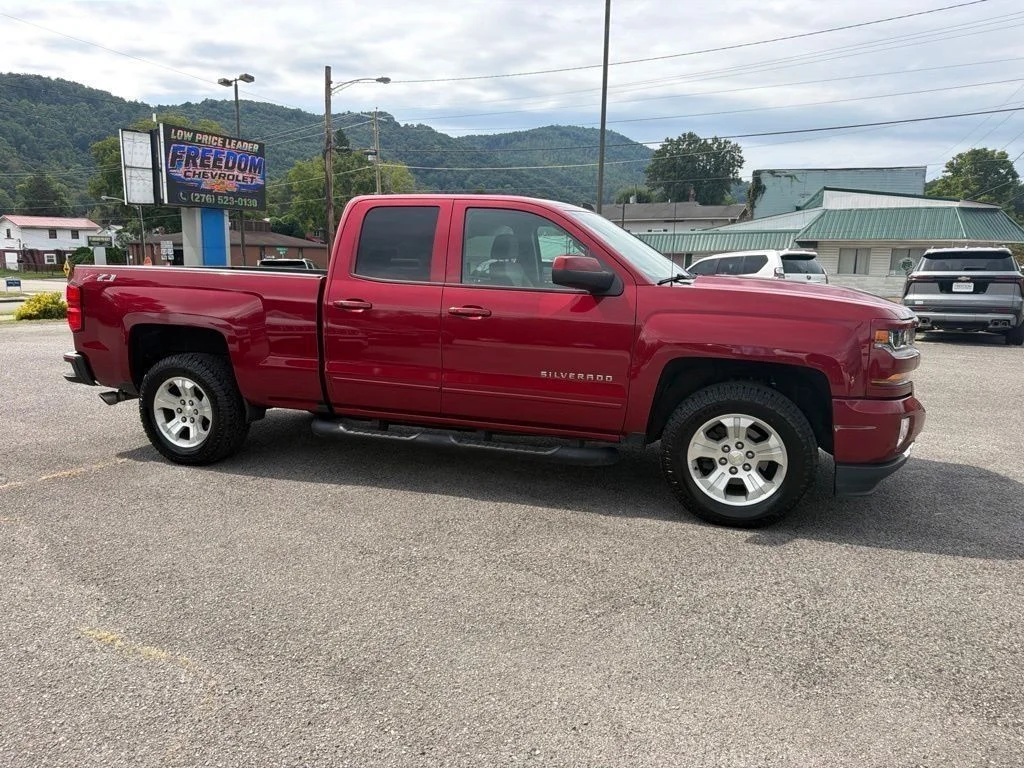 Used 2018 Red Chevrolet LT image 6