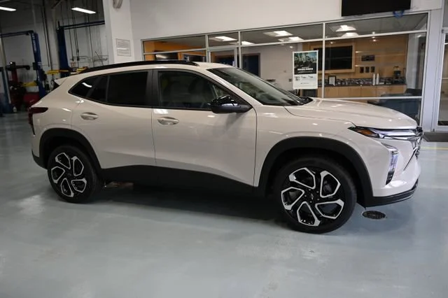 2026 Chevrolet Trax RS - Photo 4