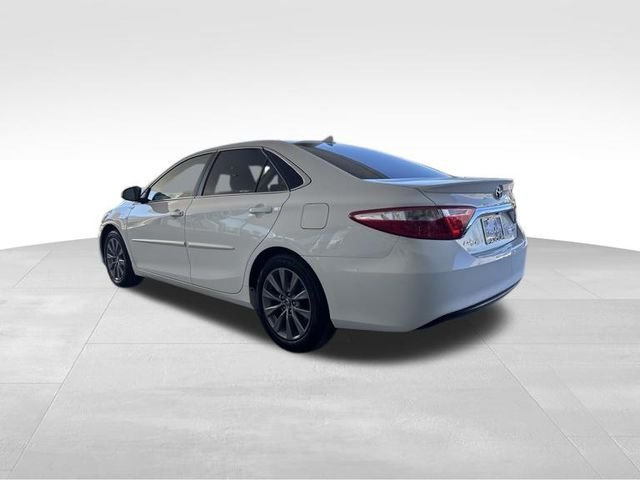 Used 2017 White Toyota XLE image 5