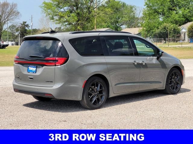 Used 2025 Gray Chrysler Limited image 5