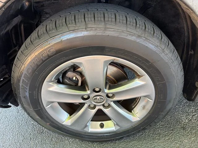 Used 2015 Silver Toyota XLE image 11