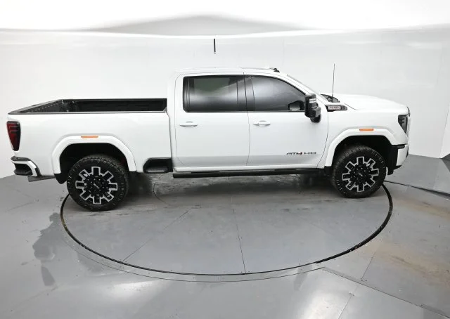 Used 2024 Summit White GMC AT4 image 39