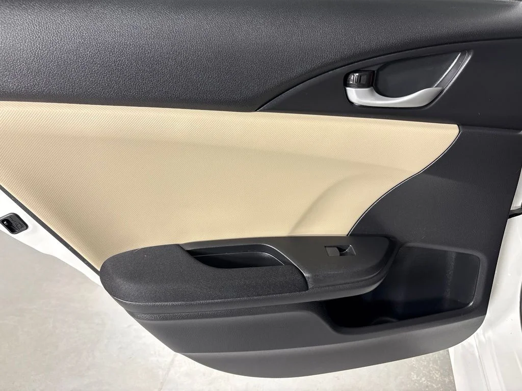 Used 2018  Honda EX image 32