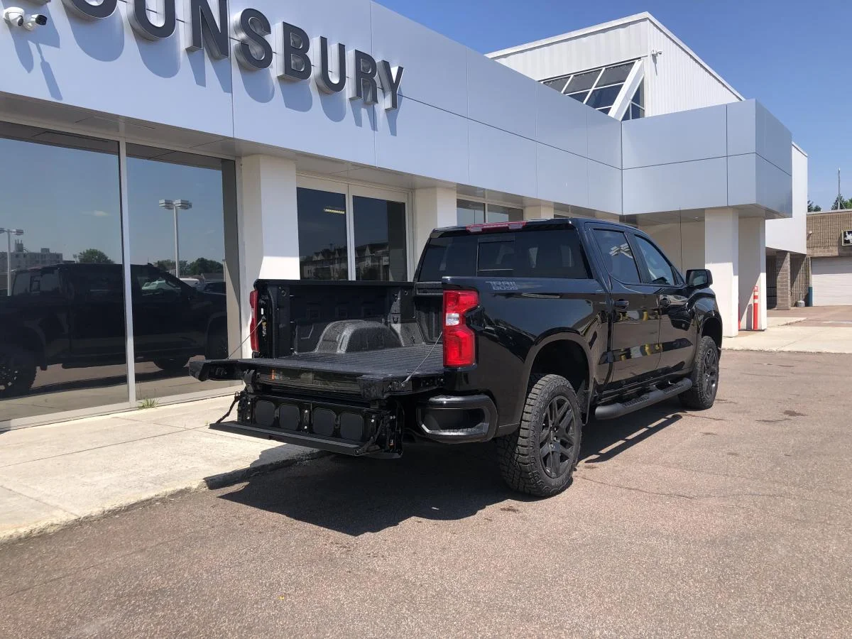 New 2026 Black Chevrolet 4wd Crew Cab 147" Lt image 8