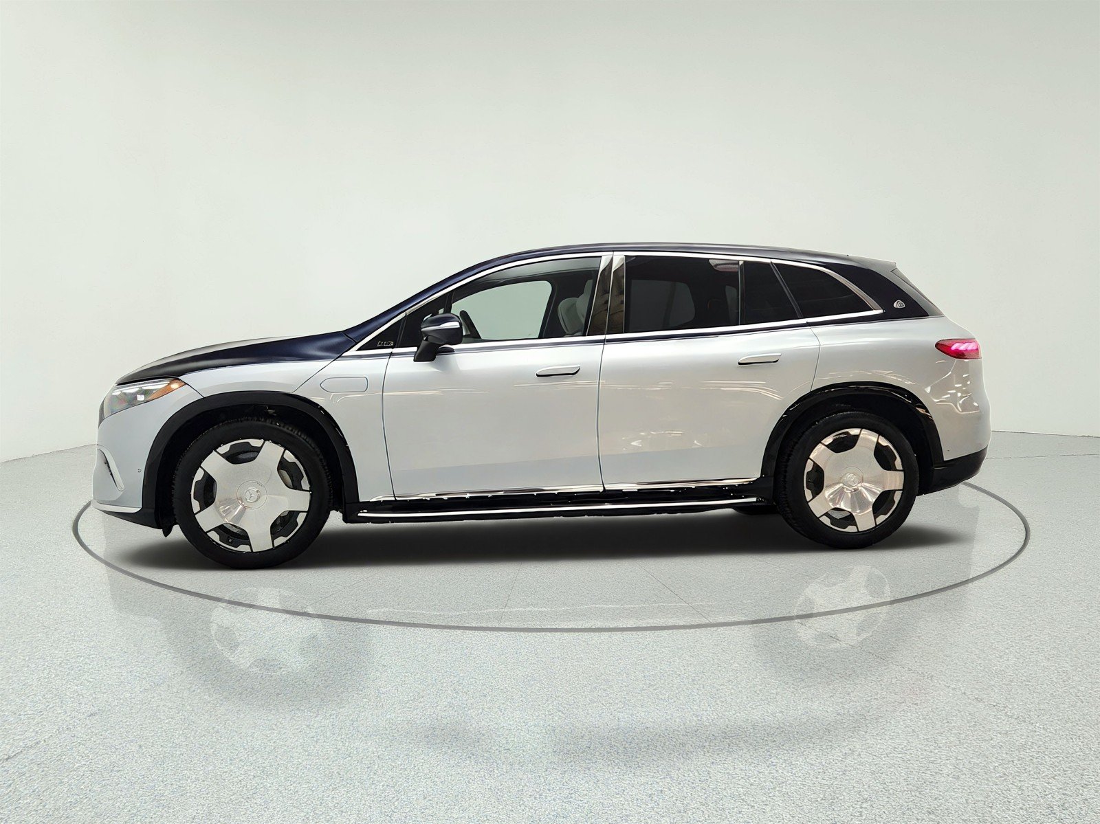 Used 2024 CIRRUS SILVER/NAUTIC Mercedes-Benz Maybach EQS 680 4MATIC® SUV image 8
