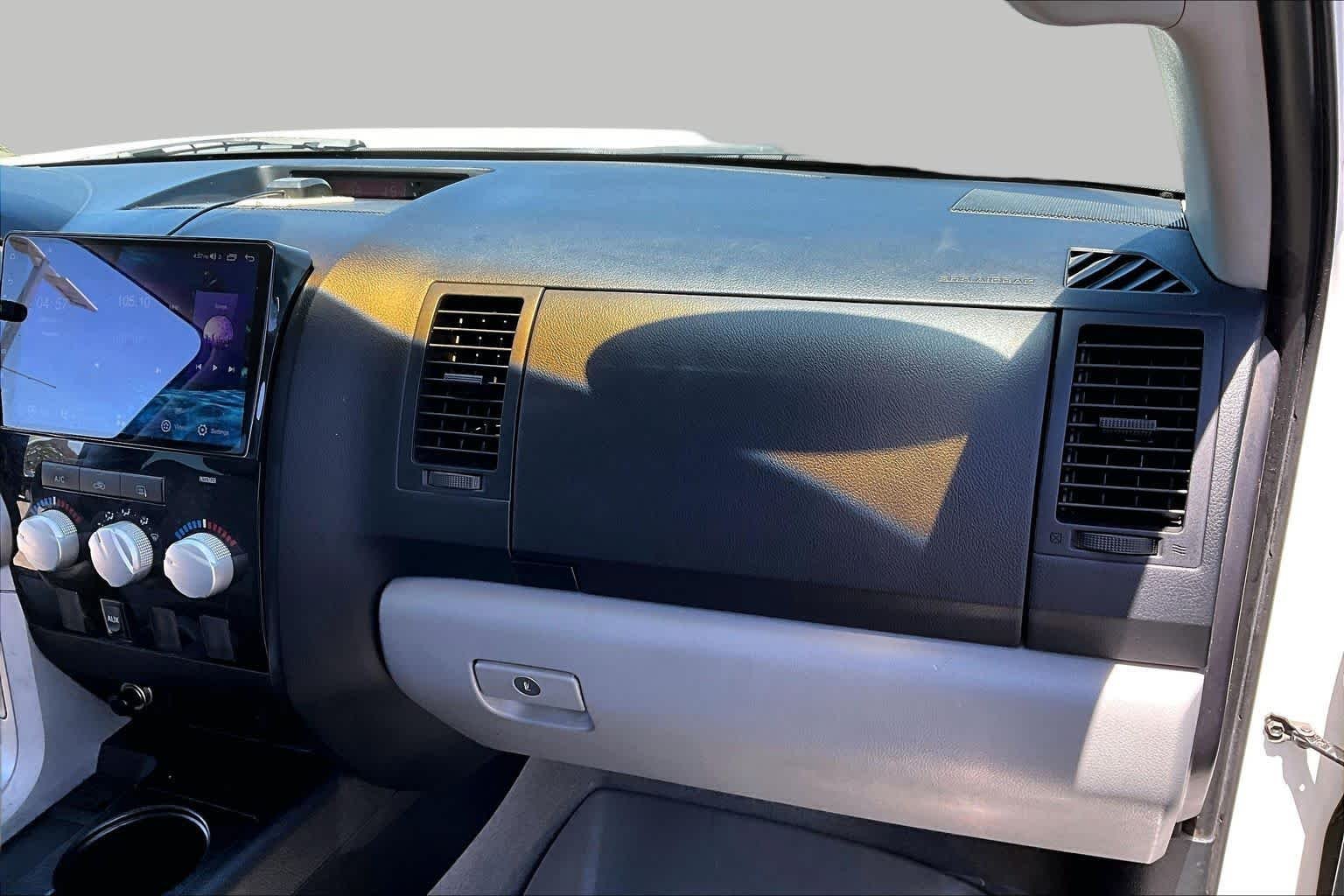 Used 2007 Super White Toyota SR5 image 18