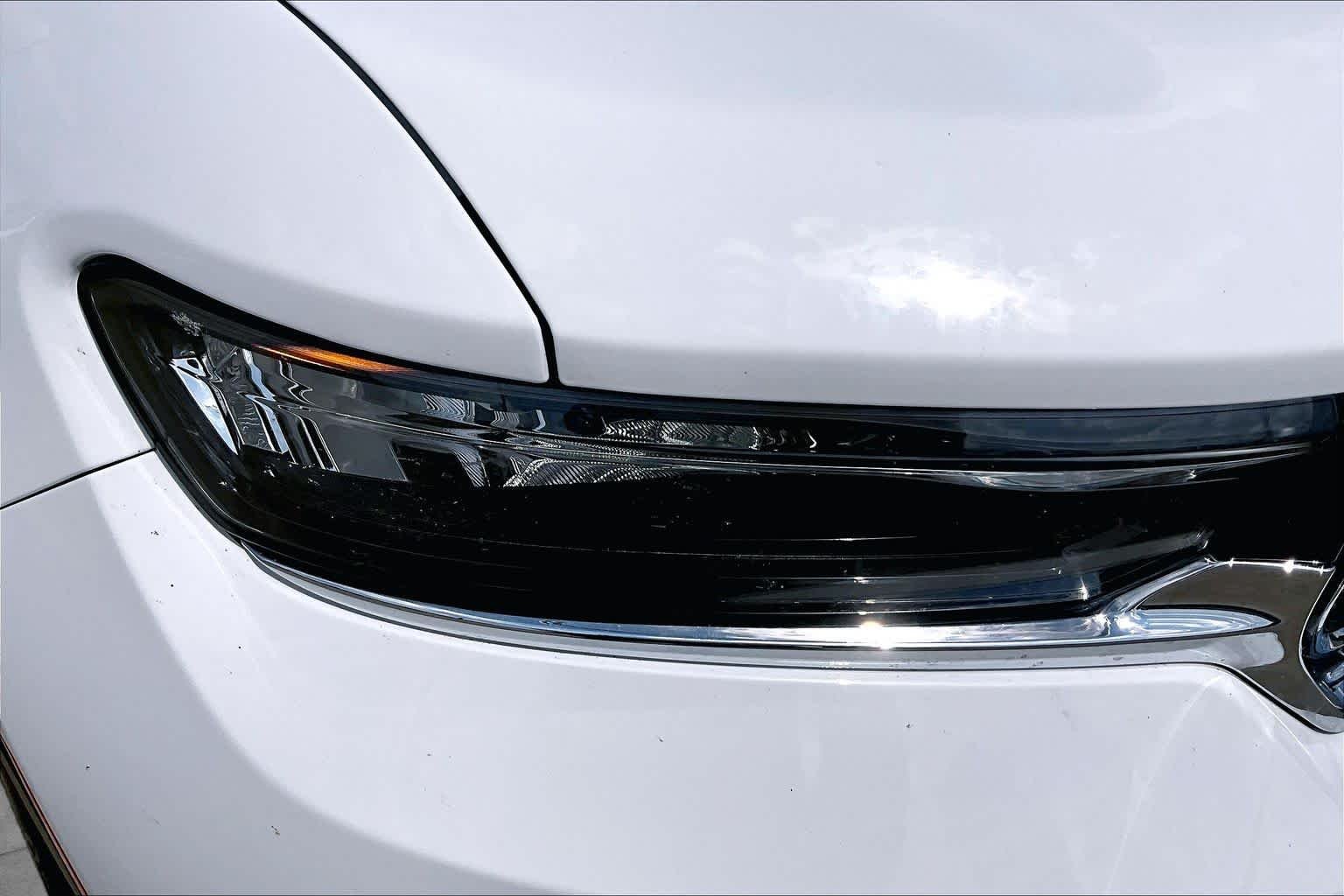 Used 2022 Bright White Clearcoat Jeep  image 28