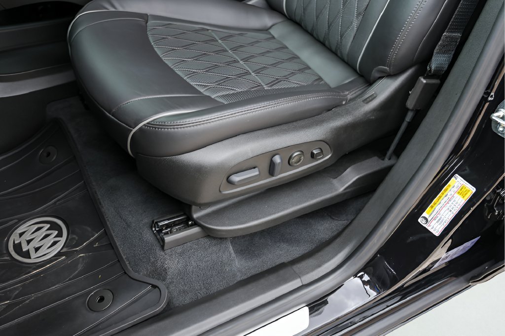 Used 2023 EBONY TWILIGHT METALLIC Buick Avenir image 10