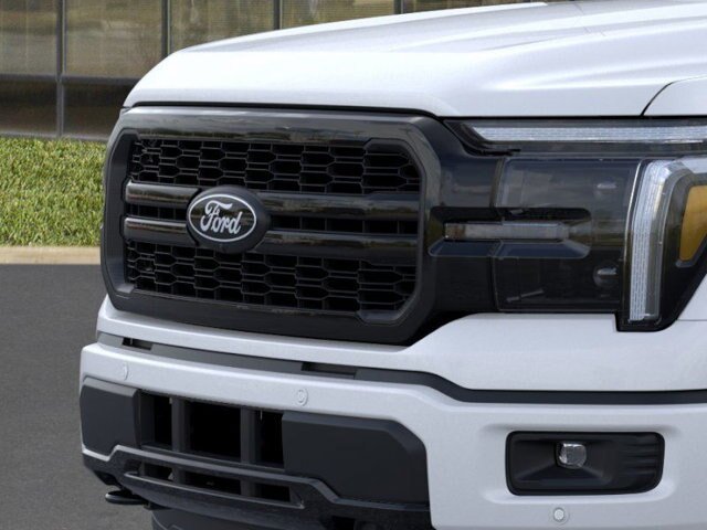 New 2026 Star White Metallic Tri-Coat Ford LARIAT image 38