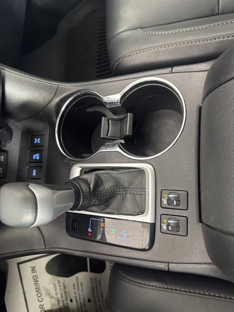 Used 2018 Blizzard Pearl Toyota XLE image 17