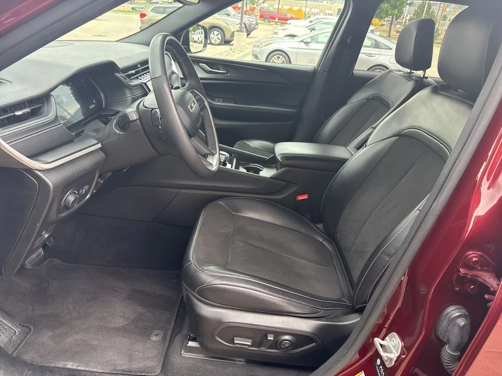 Used 2024 Red Jeep Altitude image 16