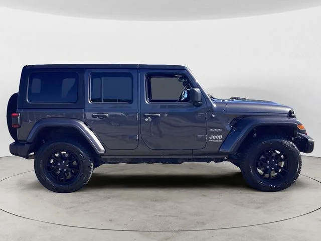 Used 2018 Crystal Metallic Jeep Unlimited Sahara image 6