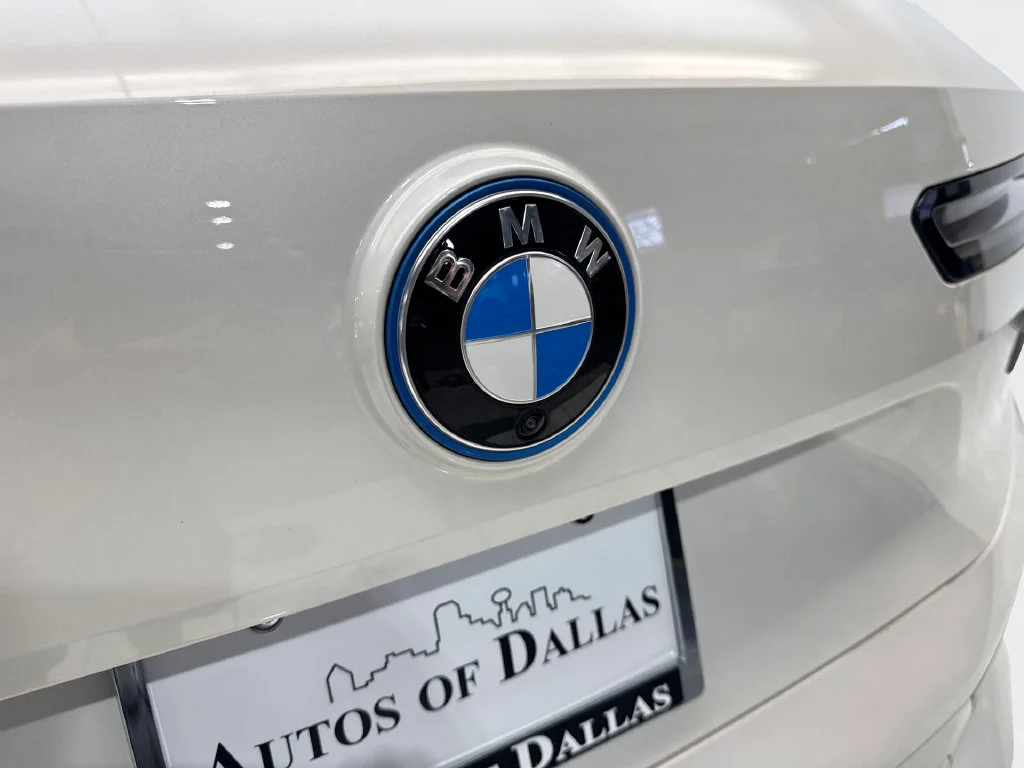 Used 2023 White BMW M60 image 23