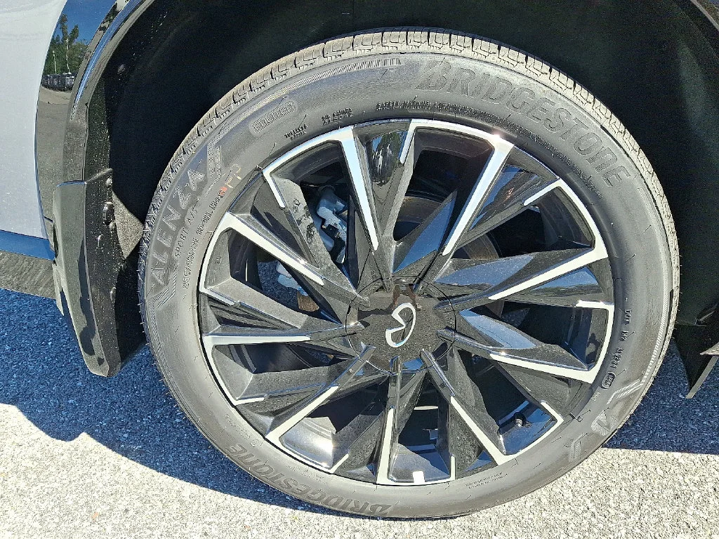 New 2027 Gray INFINITI AUTOGRAPH image 5