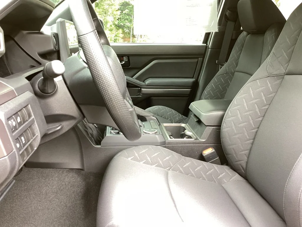2025 Toyota Tacoma SR5 - Photo 2