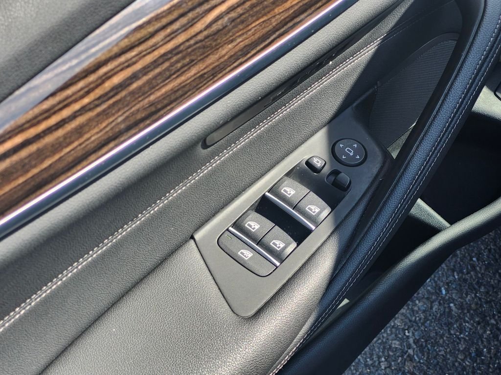 Used 2023 Gray BMW 540i xDrive image 18