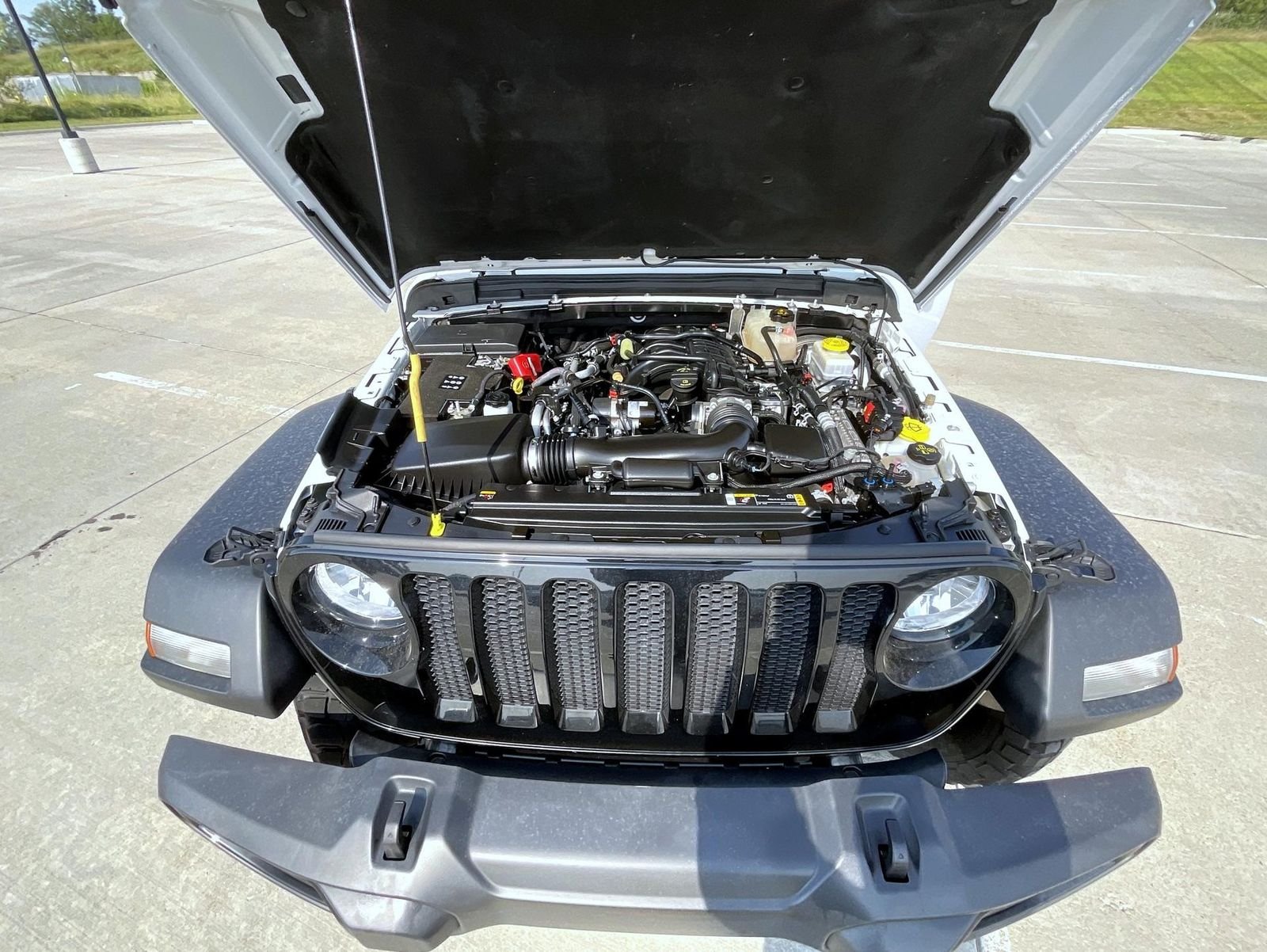 Used 2022 White Jeep Unlimited Willys image 24