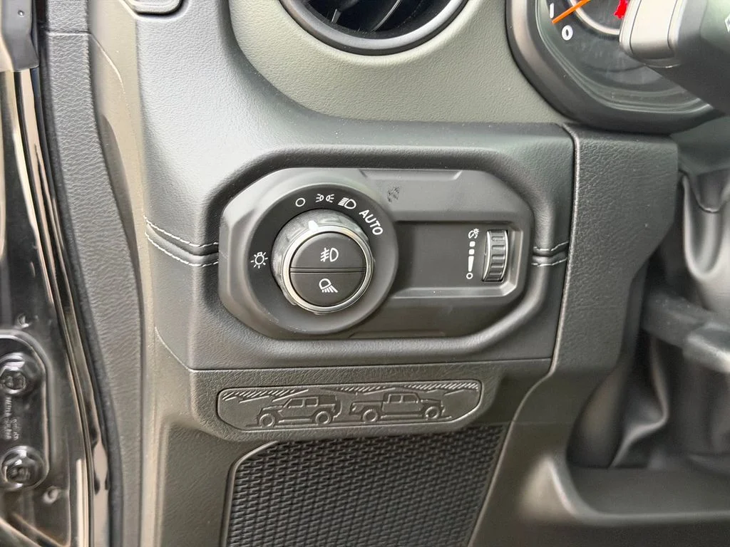 New 2026 Black Clear-Coat Exterior Paint Jeep Mojave X image 17