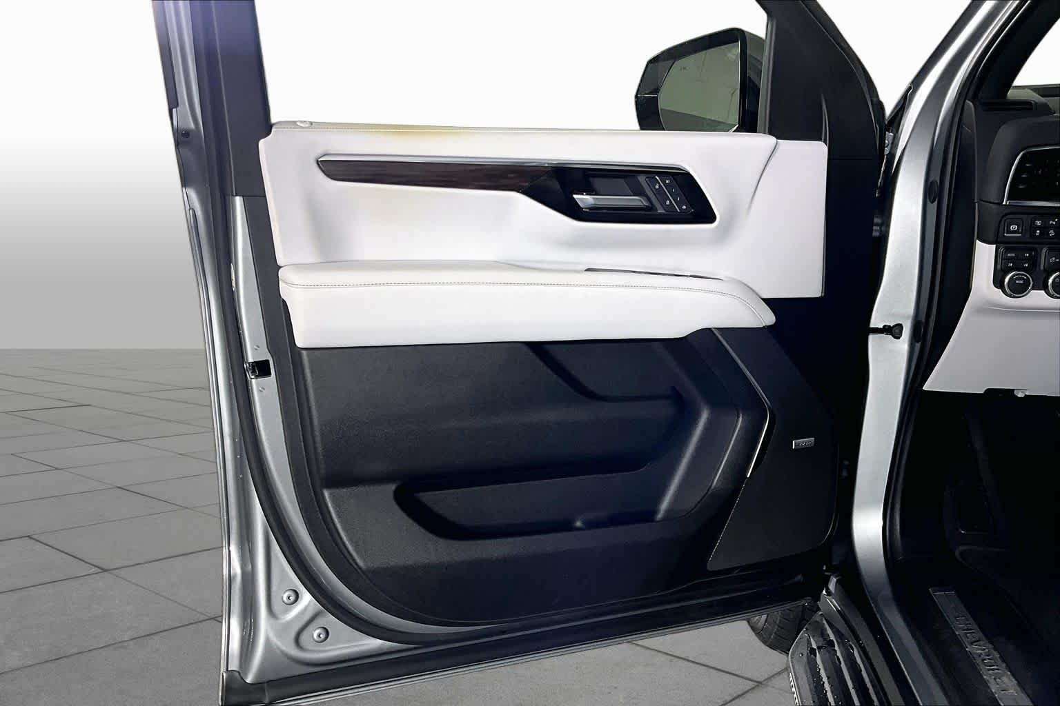 2025 Chevrolet Tahoe Premier - Photo 21