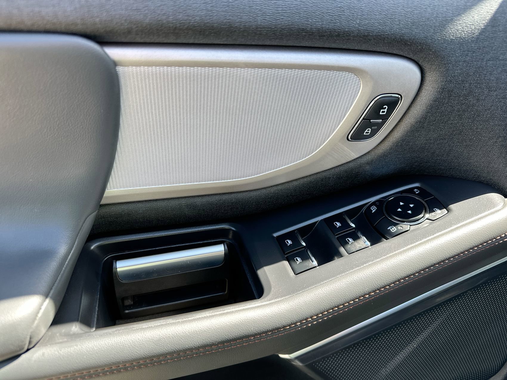 Used 2025 Black Metallic Ford Active image 13