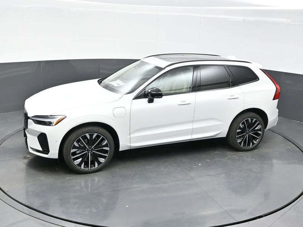 New 2026 White Volvo T8 Ultra image 48