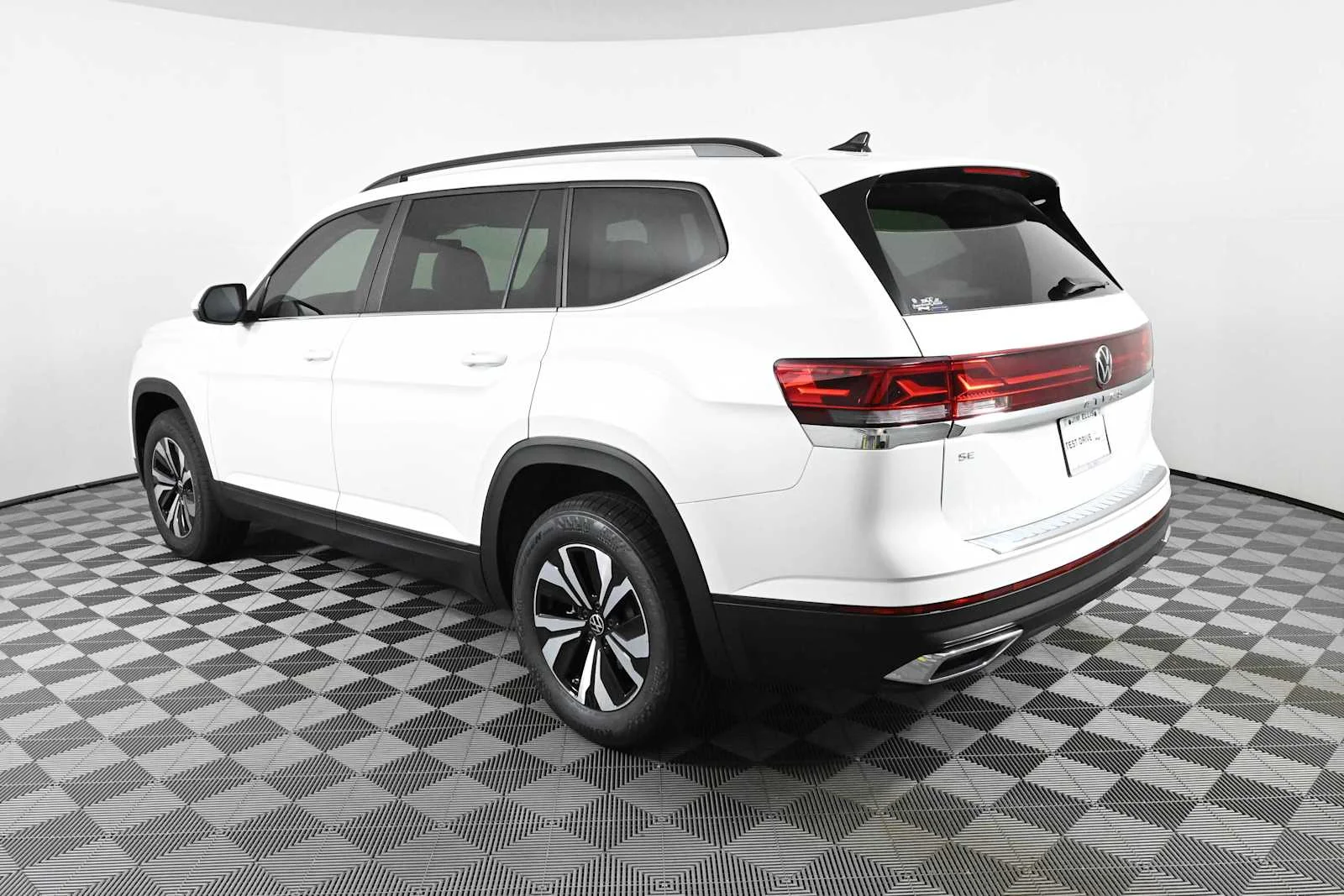 New 2026 Opal White Pearl Volkswagen 2.0T SE image 7