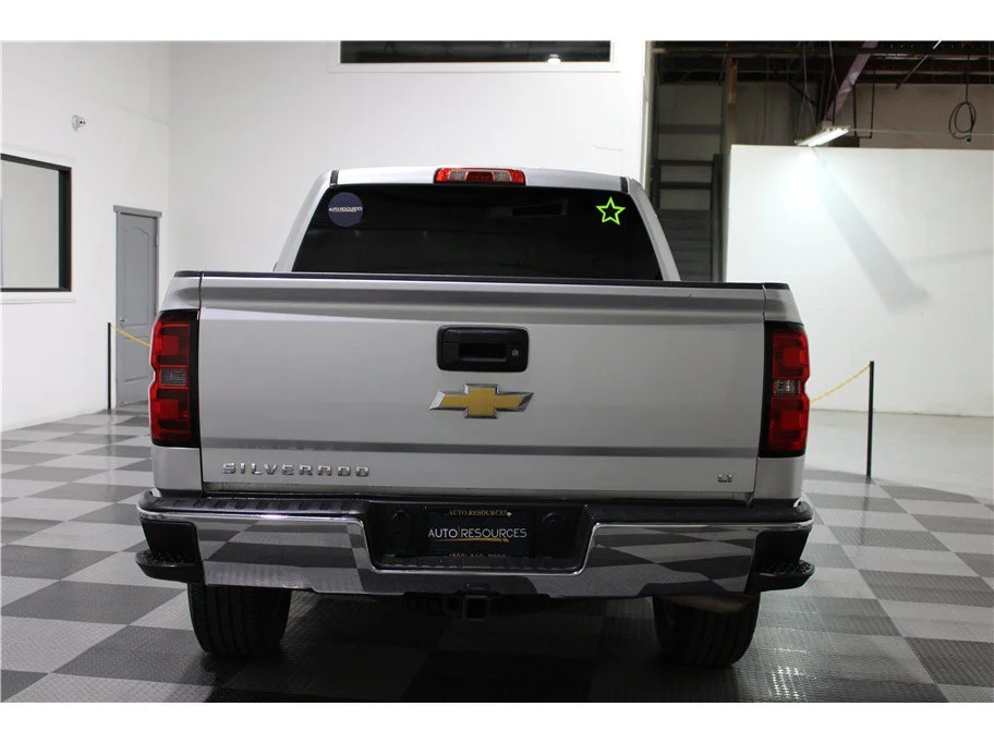 Used 2014 Silver Ice Metallic Chevrolet LT image 5