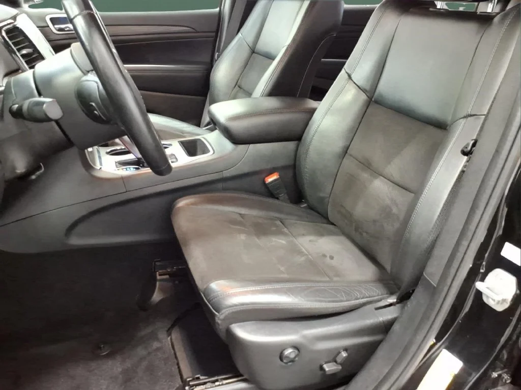 Certified Used 2021 Diamond Black Jeep Laredo X image 8