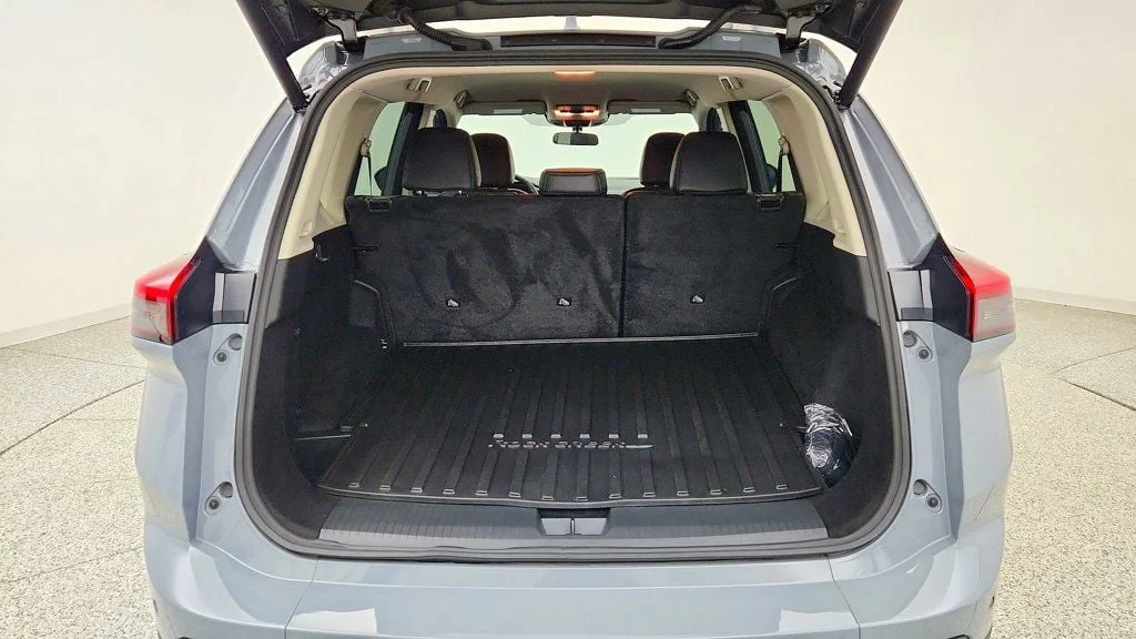 Used 2025 Boulder Gray Pearl Nissan AWD Rock Creek image 21