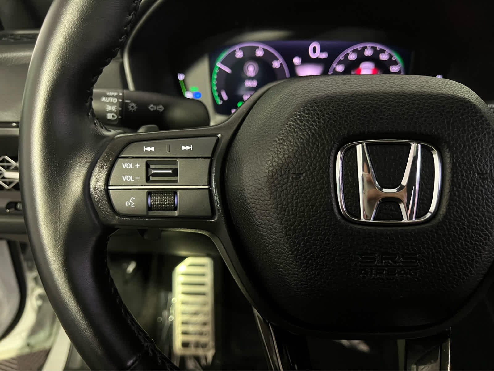 Used 2025 Platinum White Pearl Honda Sport image 19