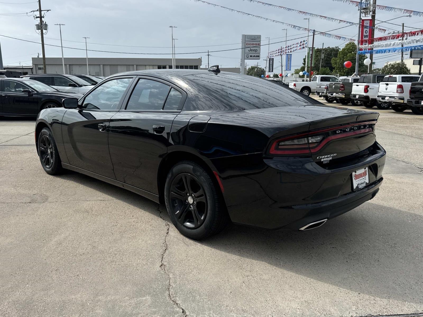 Used 2023 Pitch Black Clearcoat Dodge SXT image 5