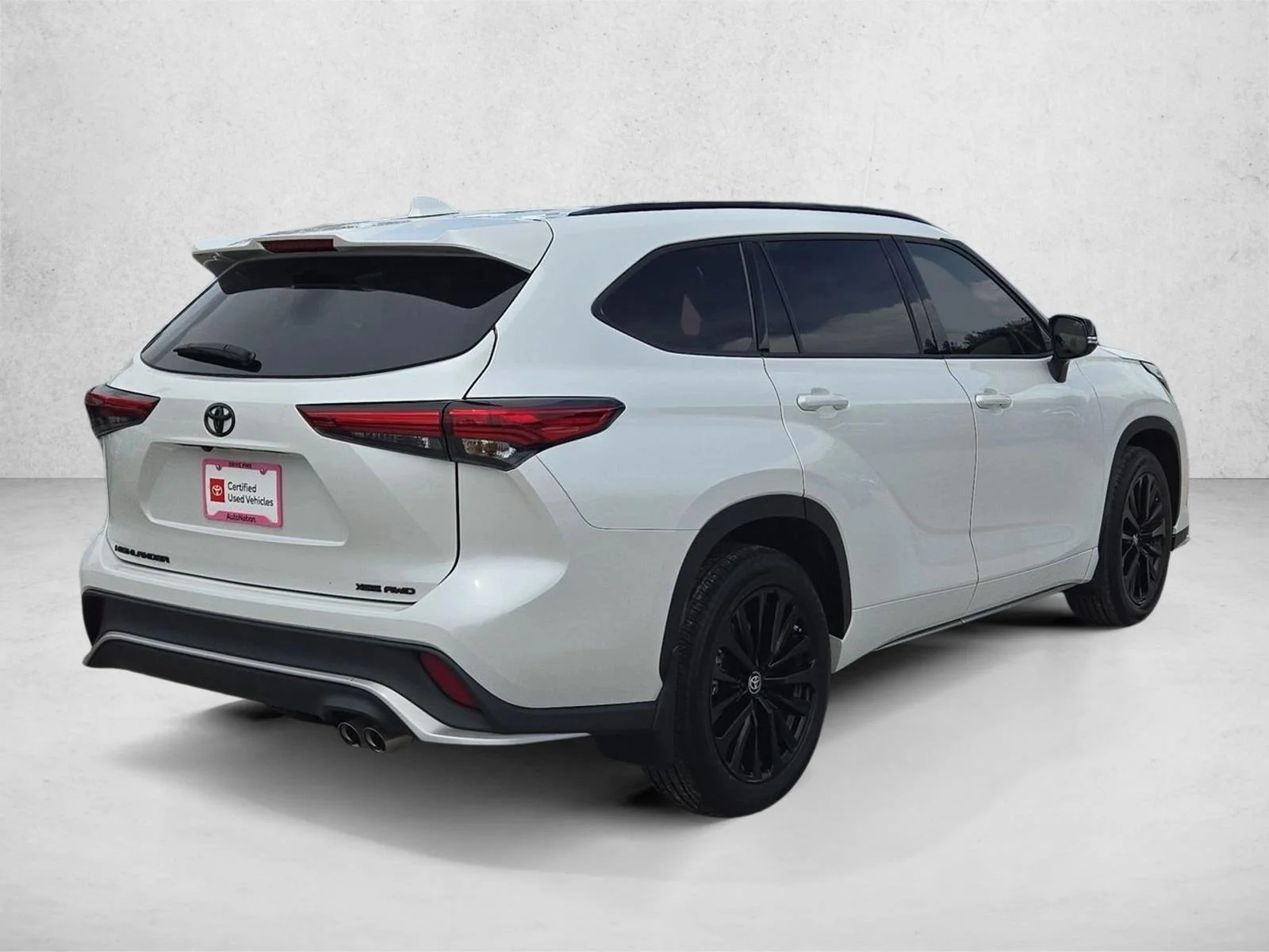 Used 2023 Wind Chill Pearl Toyota XSE image 5