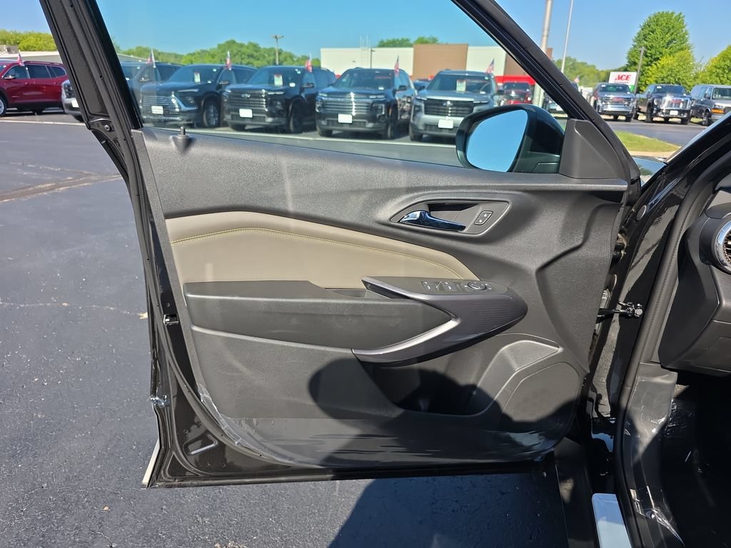 New 2026 Mosaic Black Metallic Chevrolet ACTIV image 11