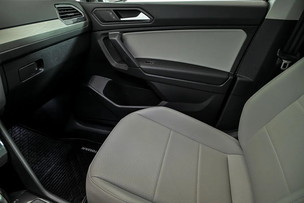 Used 2019  Volkswagen 2.0T SEL image 24