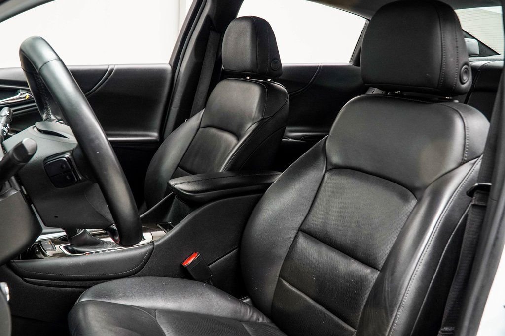 Used 2024 White Chevrolet LT image 33