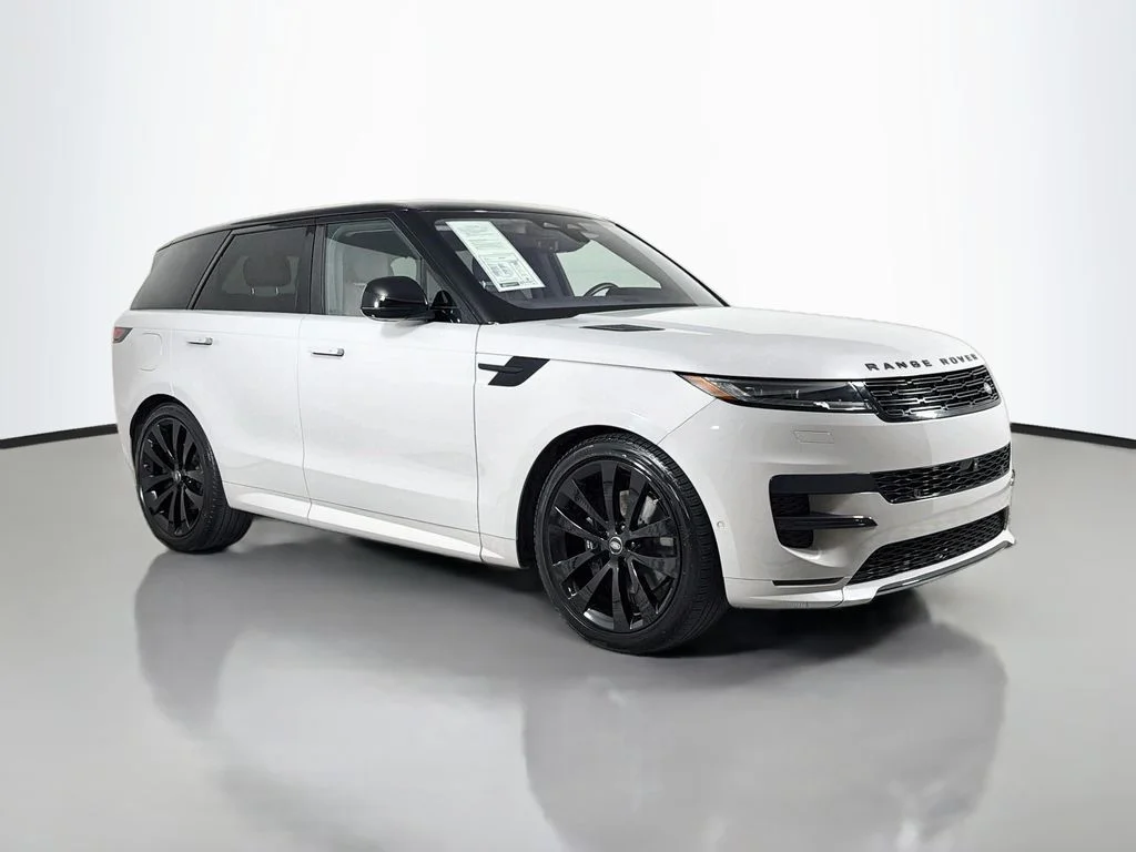Used 2023 Gray Land Rover SE Dynamic image 3
