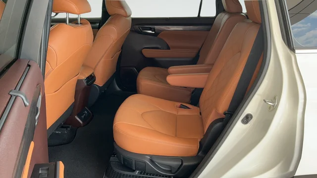 Used 2020 White Toyota Platinum image 21